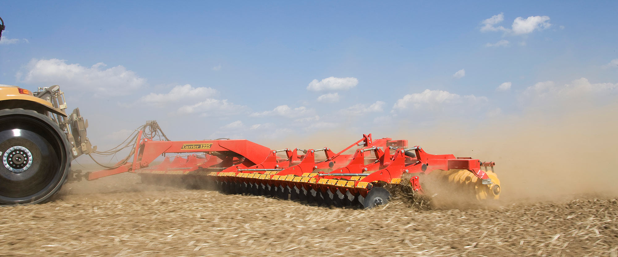 Väderstad Disc cultivator Carrier 1225 in field